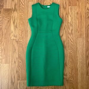Size: 6
Gender: F 
Brand: Calvin Klein
Color : emerald green